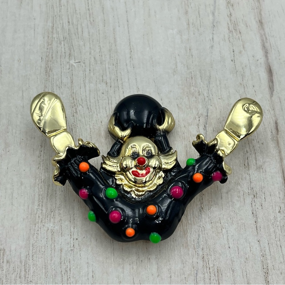 Vintage A.J.C. Clown gold Metal Enameled 2.5”.